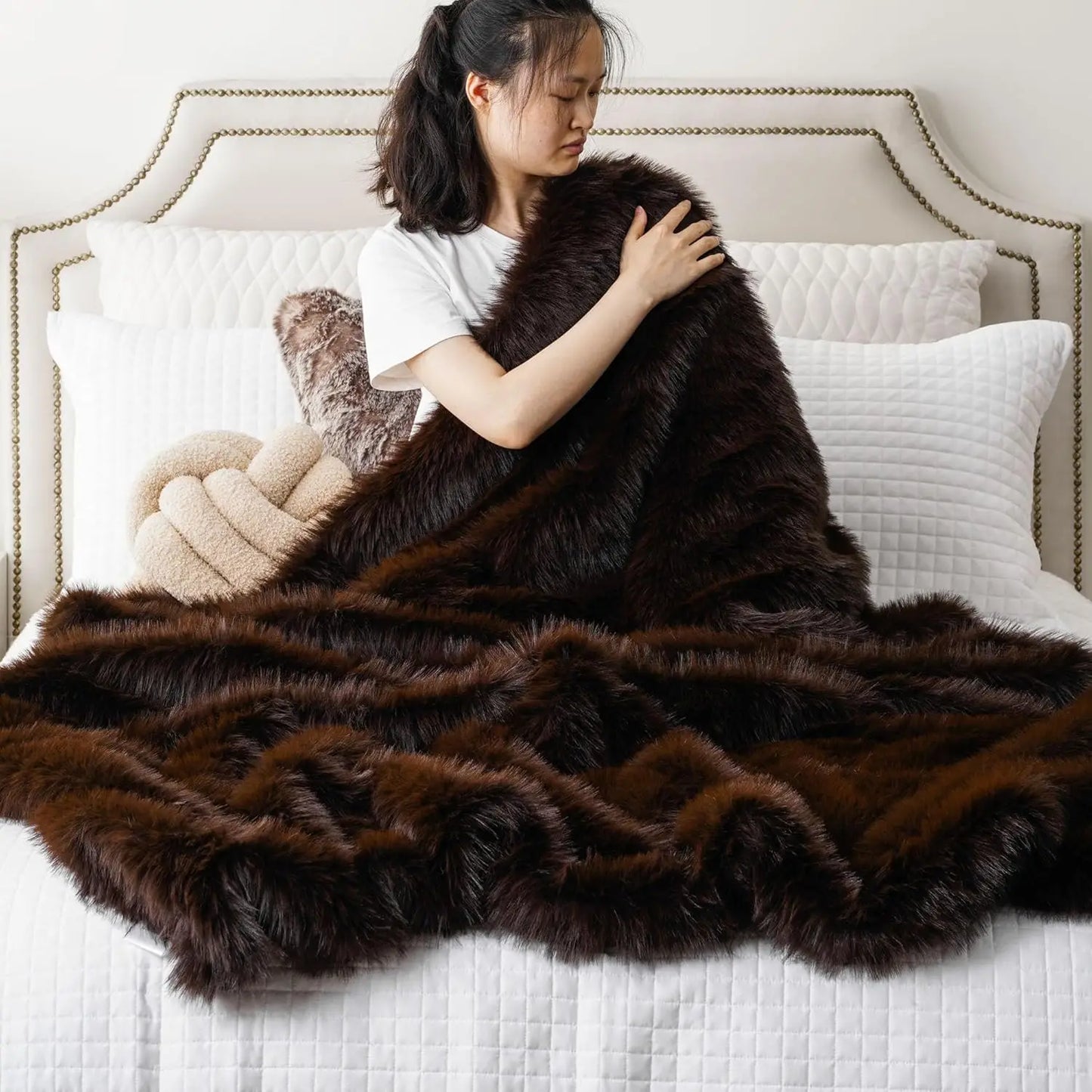 Luxury Faux Fur Throw Blanket for Bed and Home Decor
